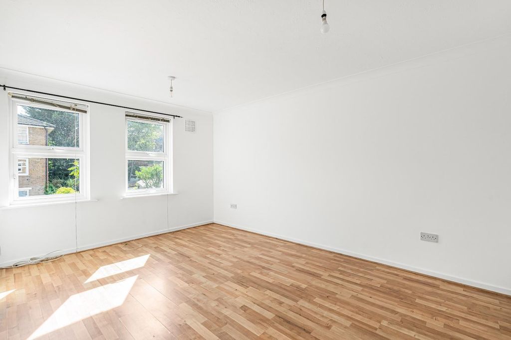 Property photo 2 of 11 5_56495.Jpg