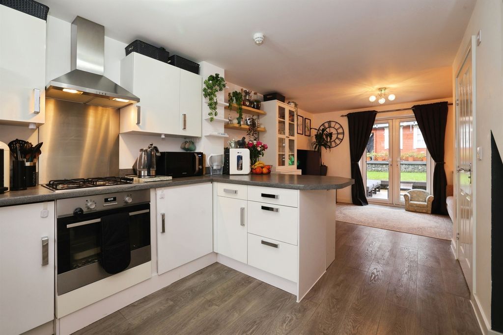 Property photo 3 of 20