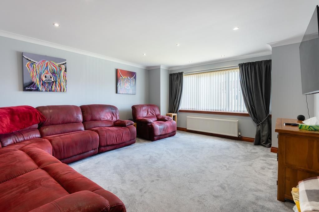 Property photo 2 of 32 Lev1462Pem Lounge.Jpg