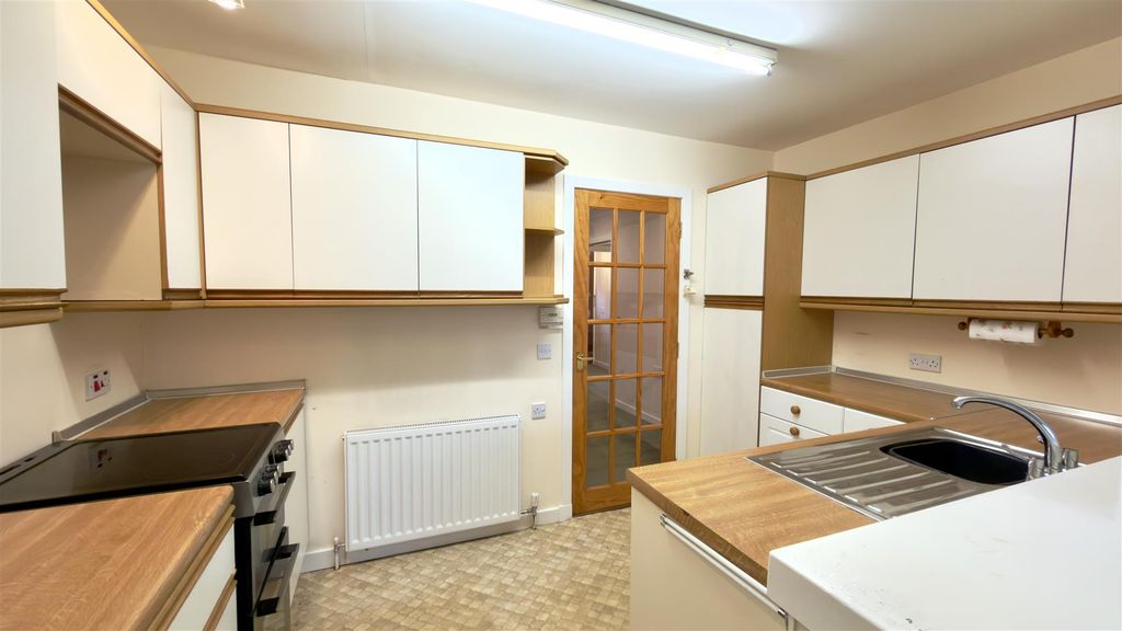 Property photo 3 of 17 Kitchen.Jpg