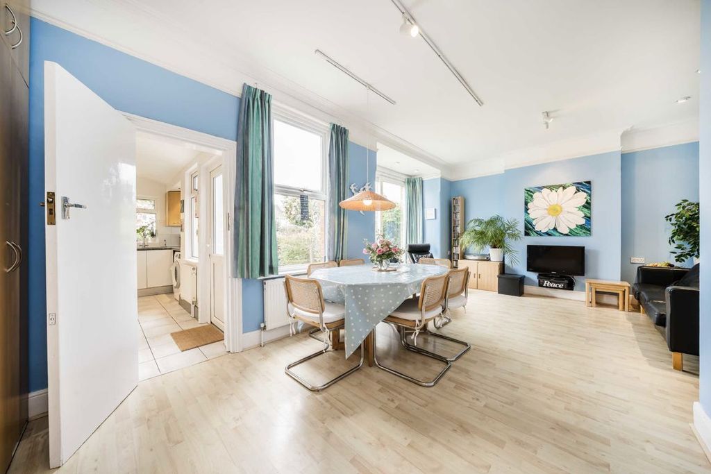 Property photo 3 of 9