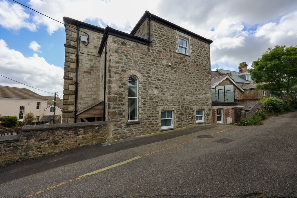 Property photo 2 of 19