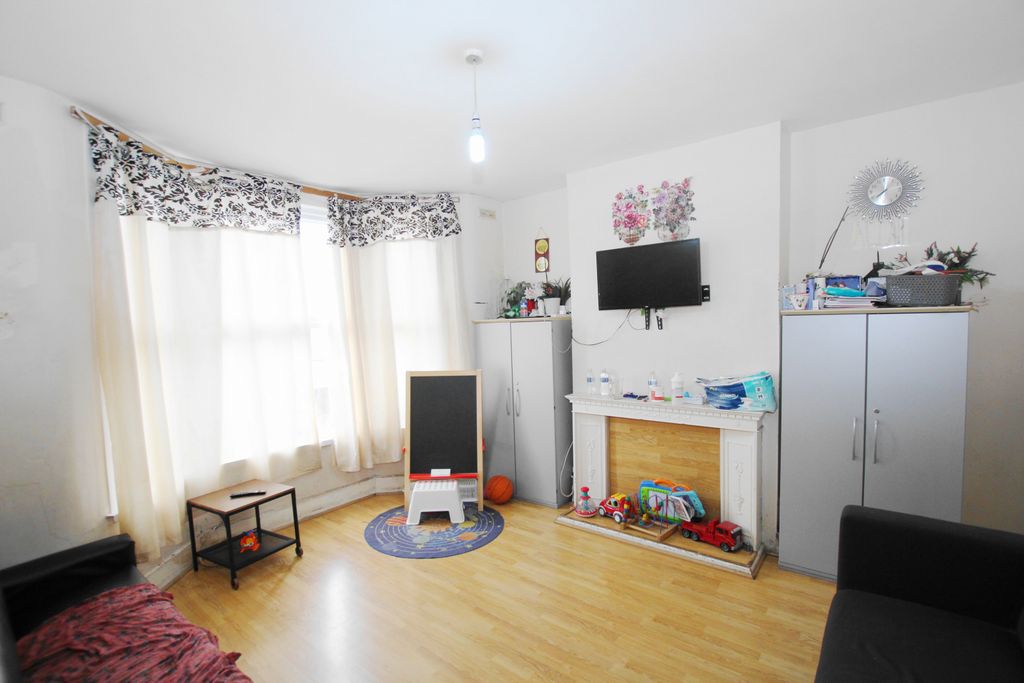 Property photo 1 of 5 3 Bedroom House