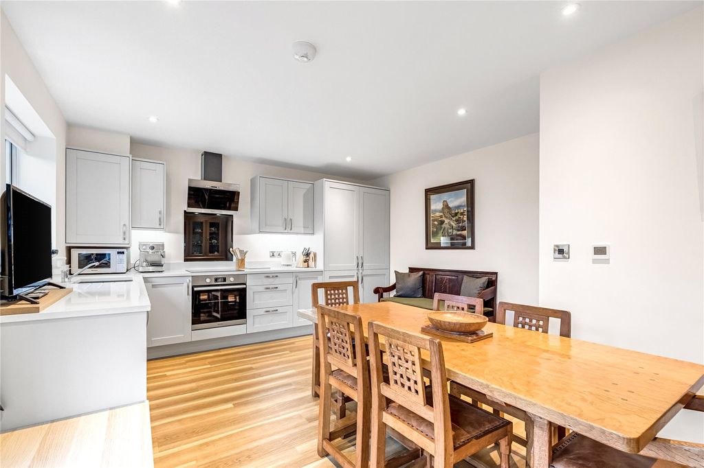 Property photo 3 of 26 Kitchen/Dining