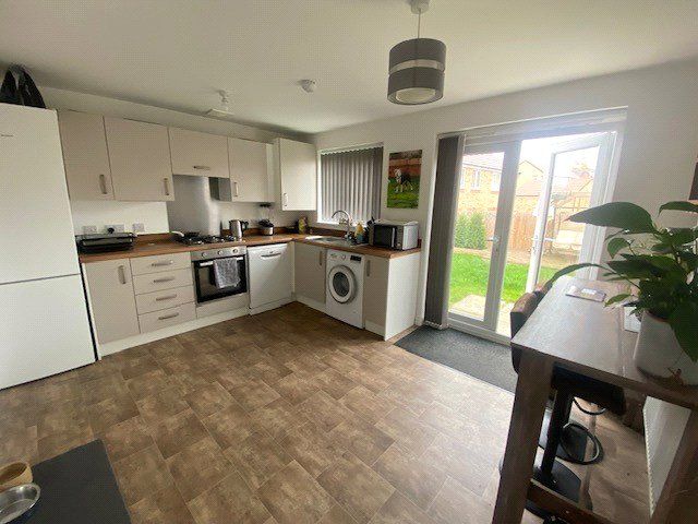 Property photo 2 of 10 Kitchen