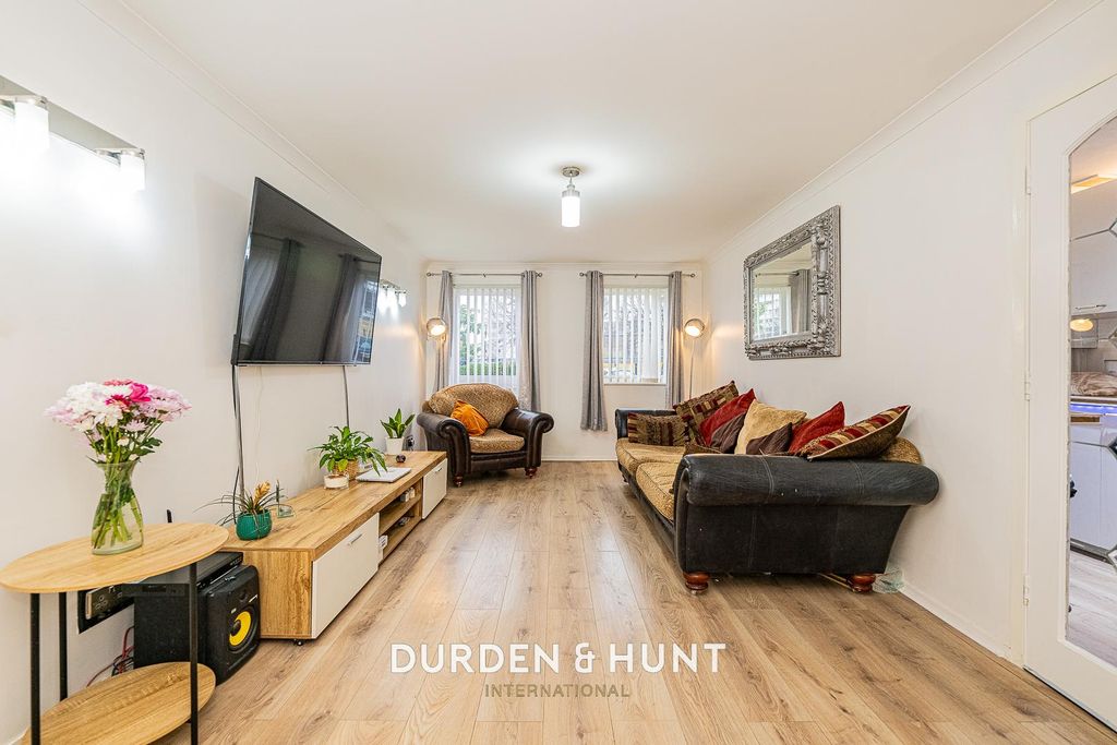 Property photo 3 of 18 Ireton-12.Jpg