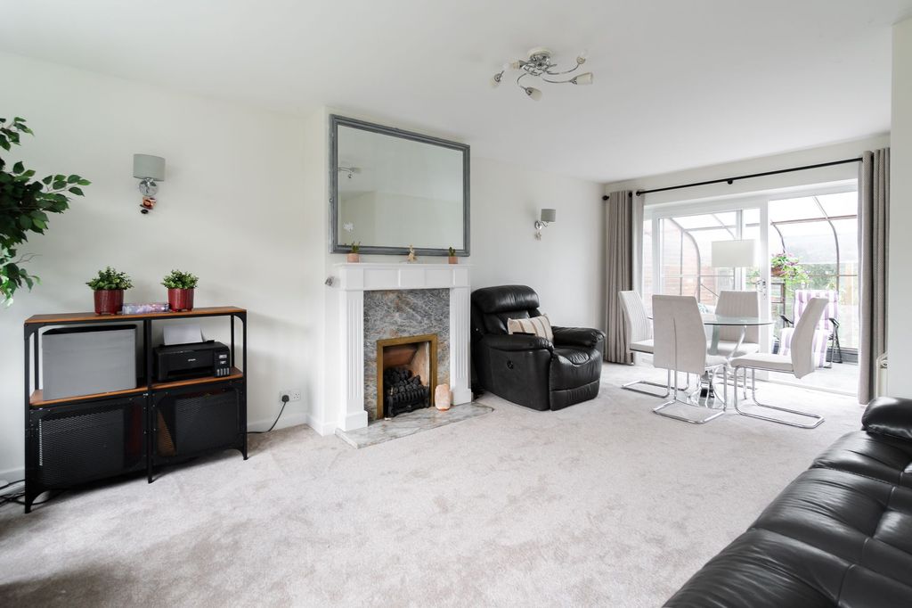 Property photo 2 of 27