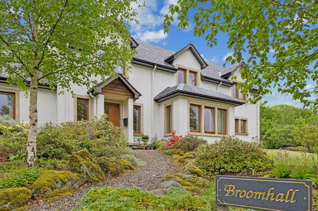 Property photo 2 of 37