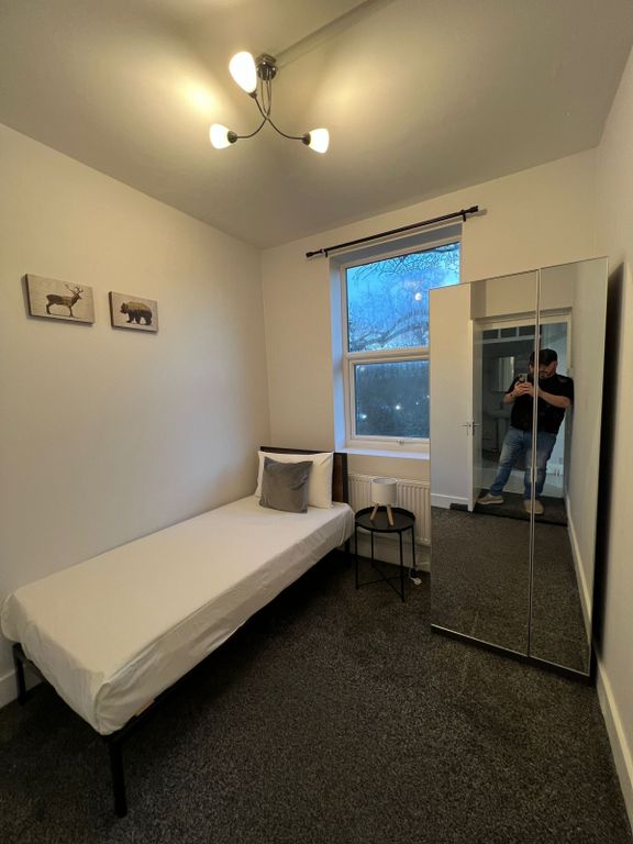 Property photo 1 of 3 Room