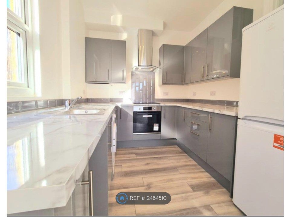 Property photo 2 of 8 Kitchen