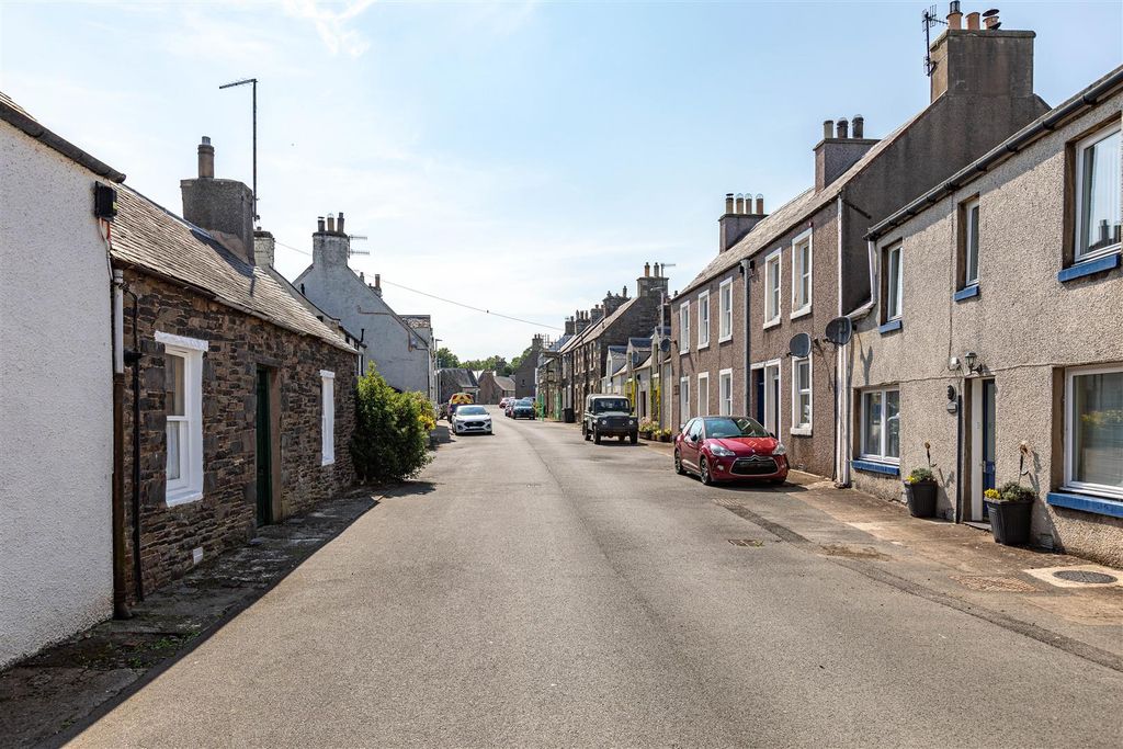 Property photo 2 of 21 12 The Row Lauder 05.Jpg