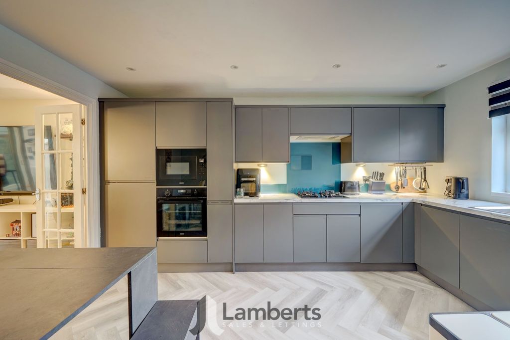 Property photo 2 of 27 Kitchen/Diner