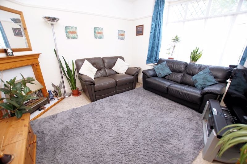 Property photo 3 of 13 Lounge