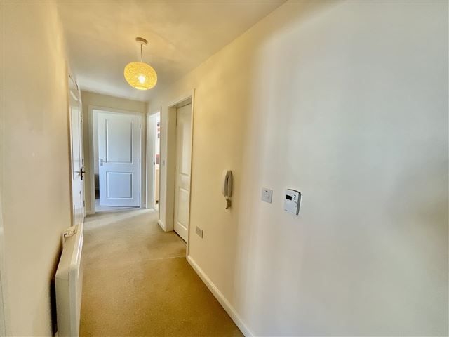 Property photo 3 of 14 Hallway