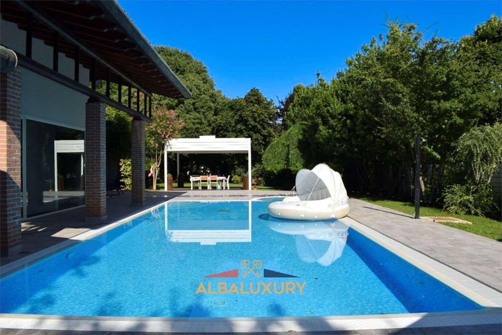 Property photo 1 of 30