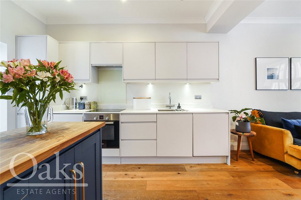 Property photo 2 of 12 Picture No. 11