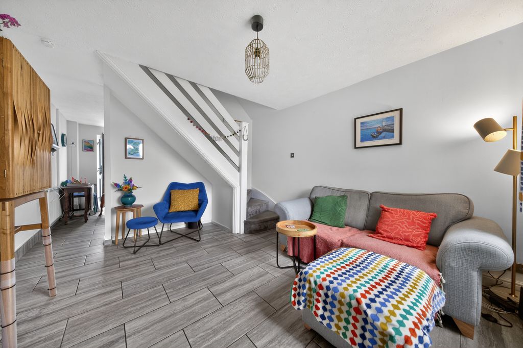 Property photo 3 of 12 14220721069c6734A6Ed8d