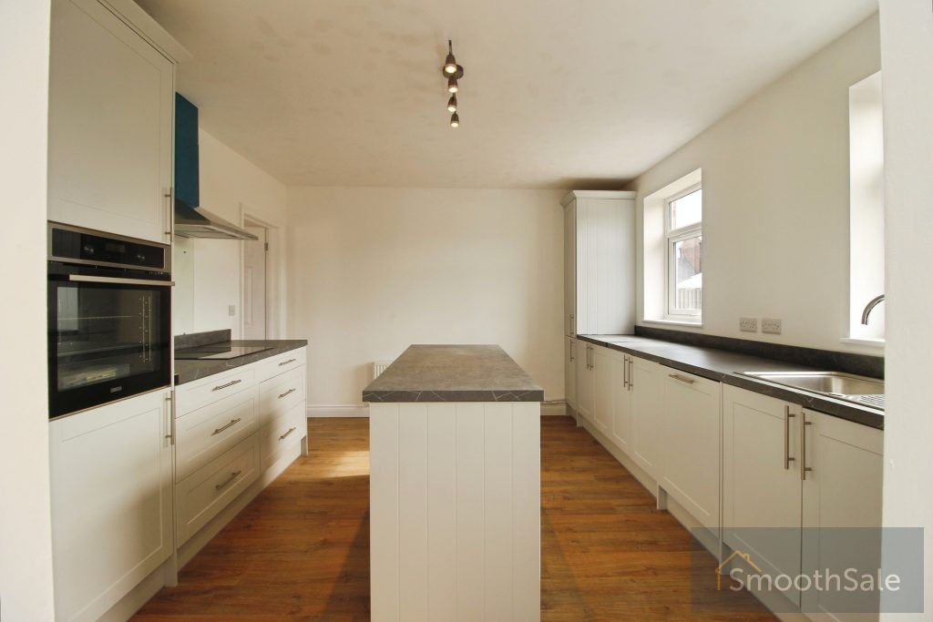 Property photo 2 of 33