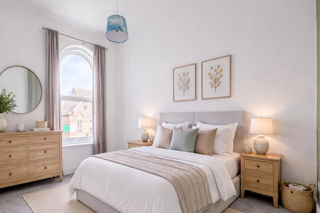 Property photo 3 of 11 Bedroom - Virtually Staged