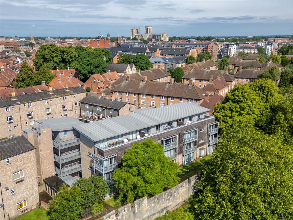 Property photo 2 of 6 External