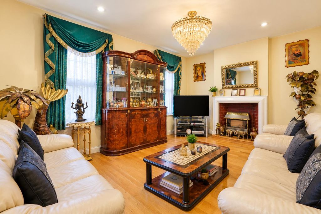 Property photo 3 of 18 Reception Room