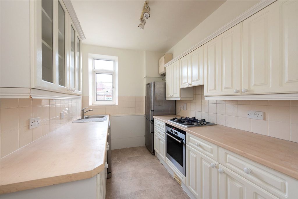 Property photo 3 of 15 Picture No. 11
