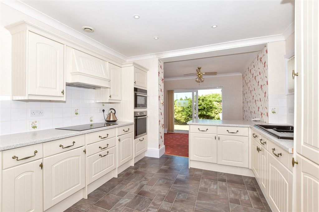 Property photo 3 of 20 Kitchen