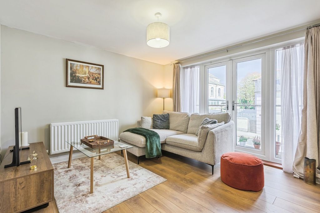 Property photo 2 of 12 Photo