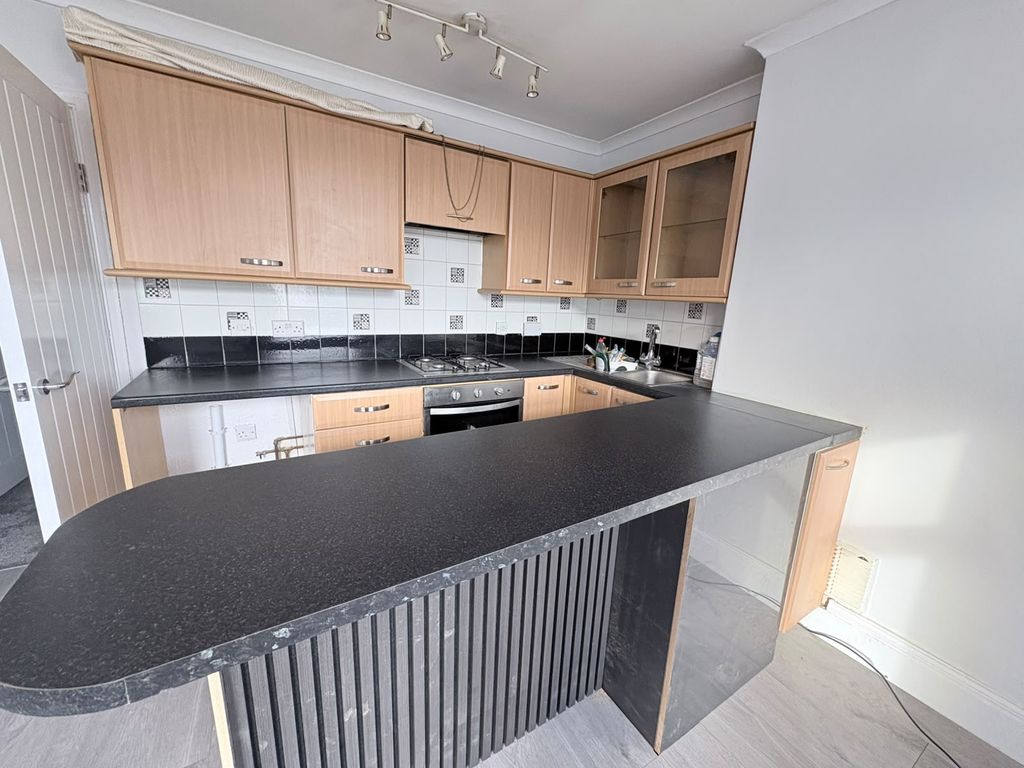 Property photo 2 of 7 Kitchen