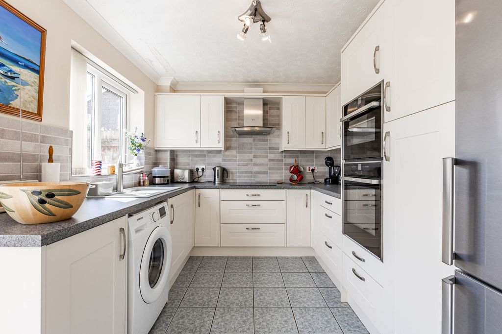 Property photo 3 of 16