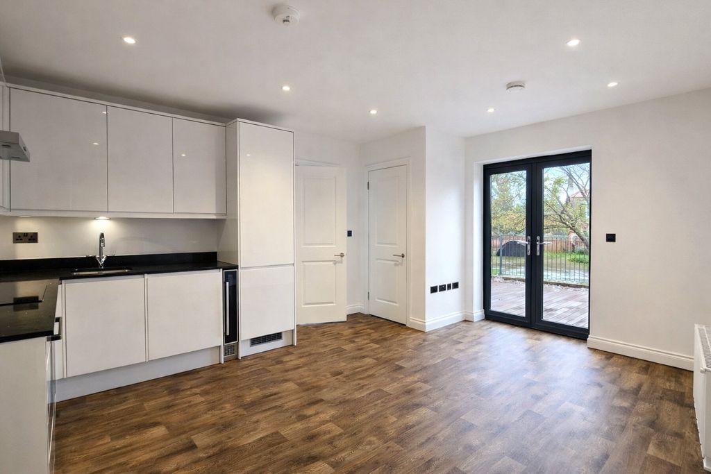 Property photo 2 of 11 Picture No. 22