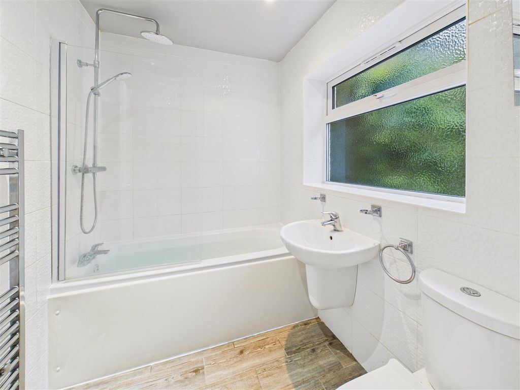 Property photo 3 of 7 Bathroom