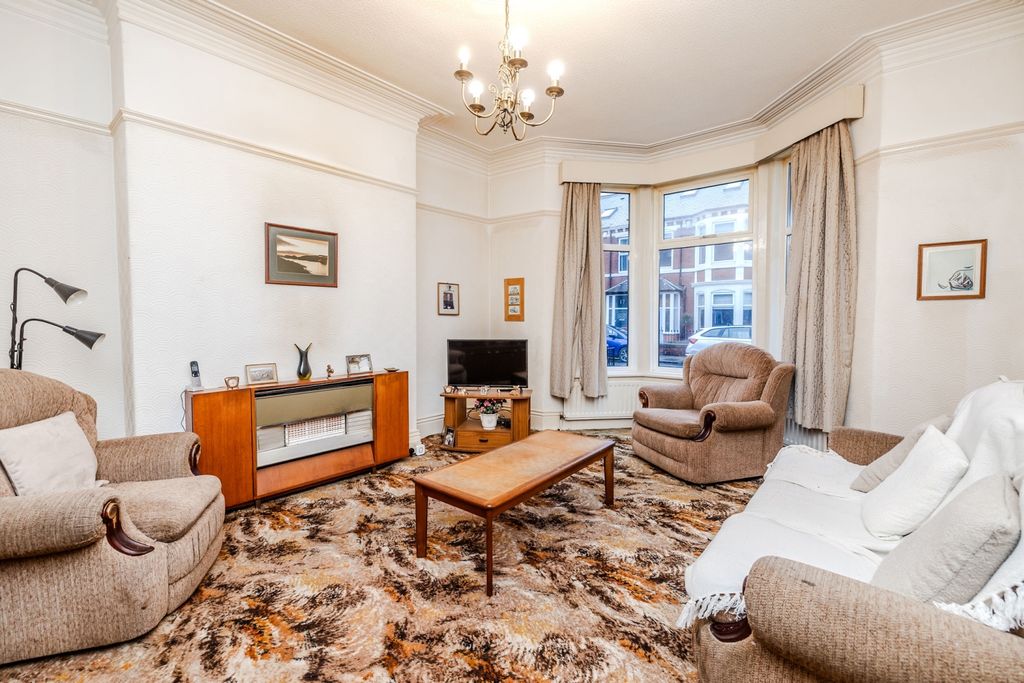 Property photo 2 of 17 B.20Norwoodavenuene65Ra-1