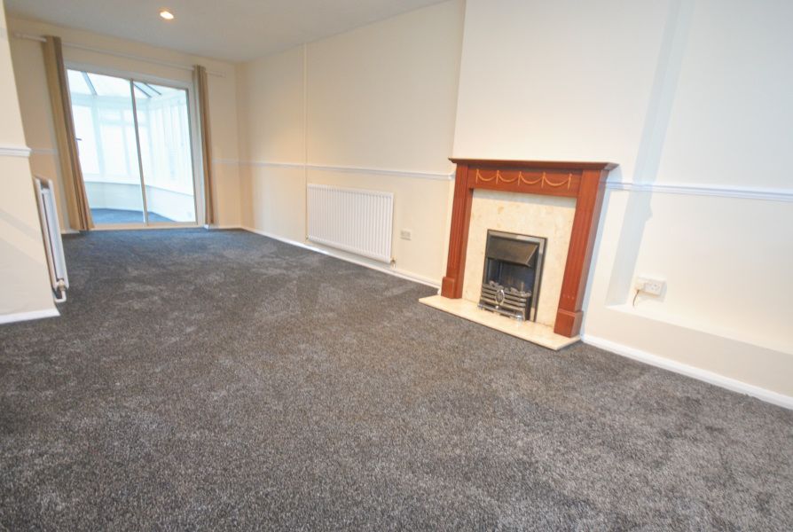 Property photo 3 of 18 Lounge 1