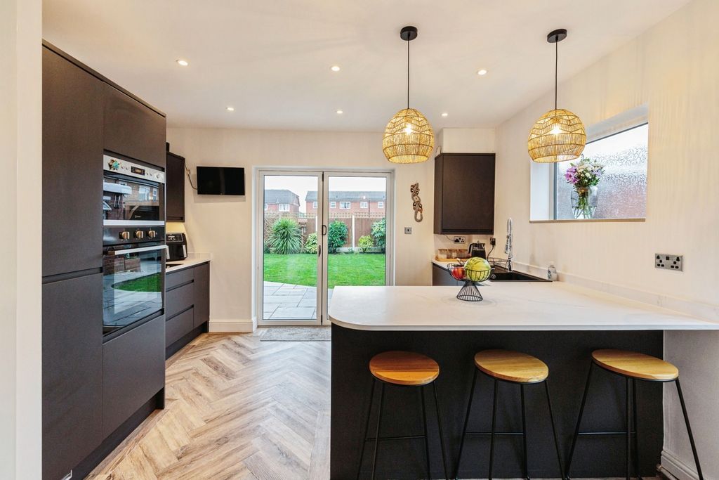 Property photo 3 of 20 Pbox-Img.Jpg