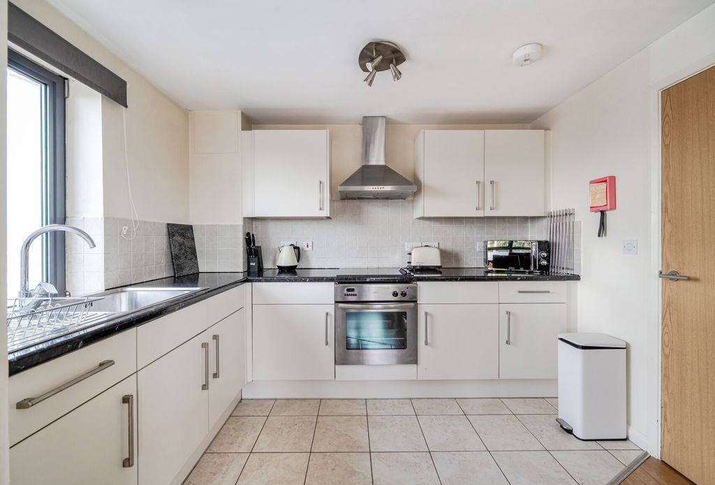 Property photo 2 of 10 1387713-12-6936Ad...