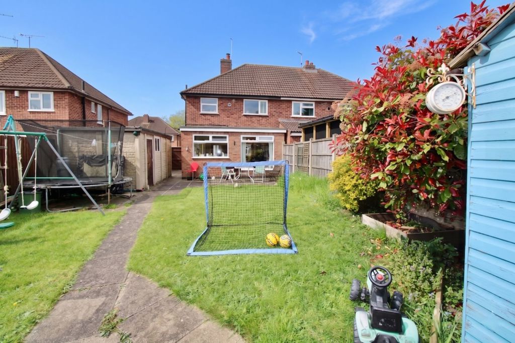 Property photo 3 of 14 Garden