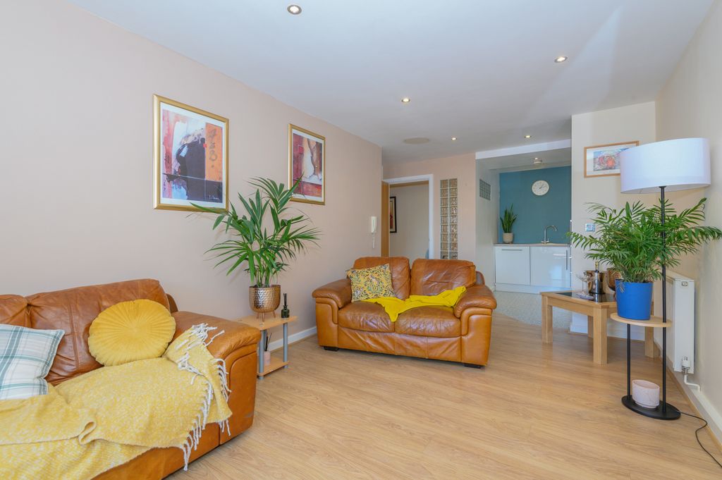 Property photo 3 of 9 _D787275-119