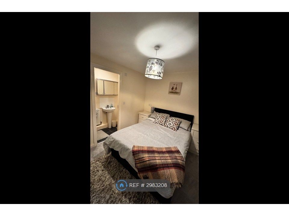 Property photo 2 of 10 Bedroom 1 With Ensuite
