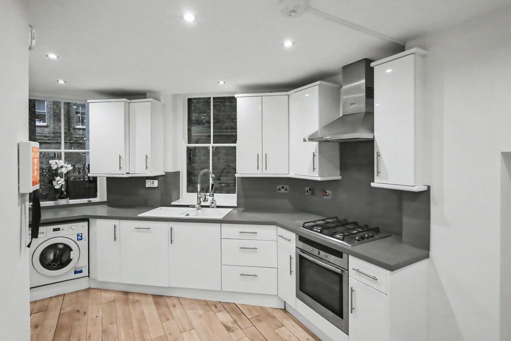 Property photo 2 of 14 87 Clarence Gate Gardens, Glentworth Street, Marylebone, London Nw1 6Qp