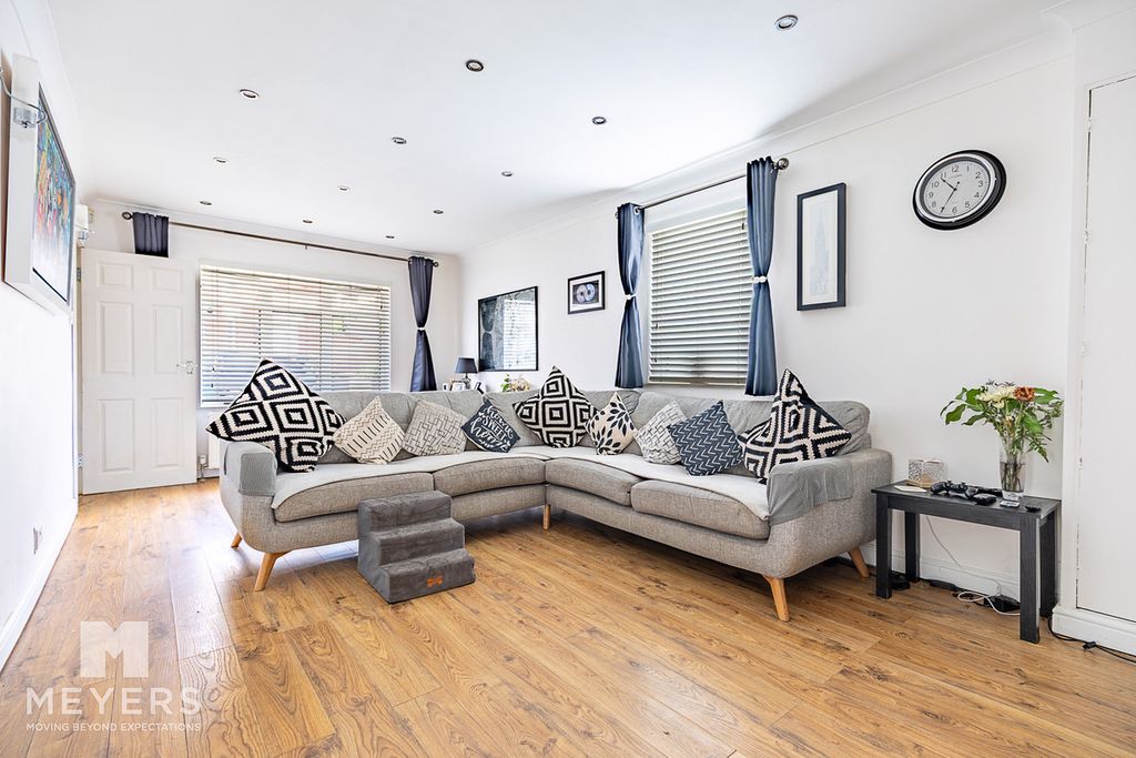 Property photo 3 of 22