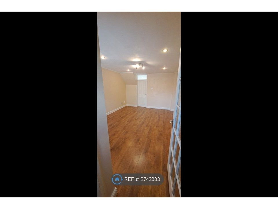 Property photo 3 of 12 Large Lounge Diner Approx. 15 x 12ft