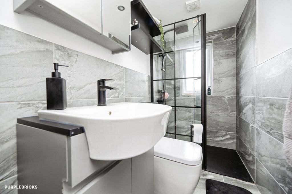 5 bed semi-detached house for saleSummerfields Avenue, Halesowen B62 photo 5