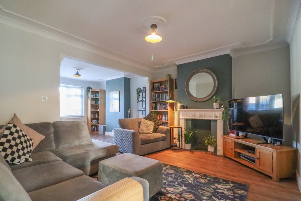 Property photo 2 of 30 4692843