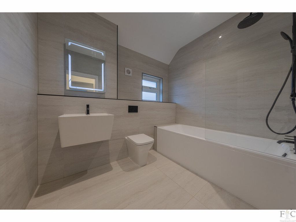 Property photo 3 of 32