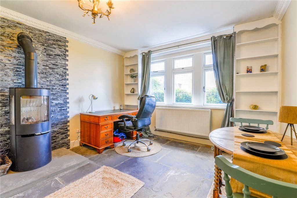 Property photo 3 of 34 Lounge