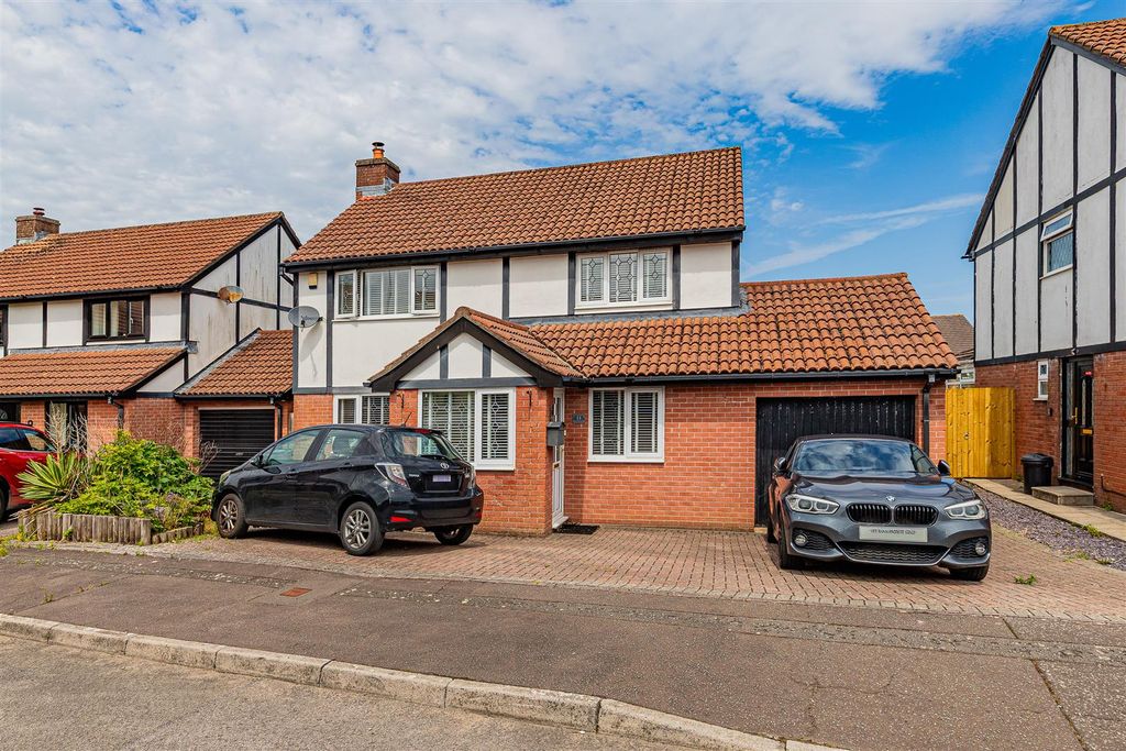 Property photo 1 of 24 Deepdene Close 11-14.Jpg
