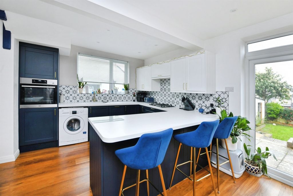 Property photo 2 of 20 Kitchen/Dining Room