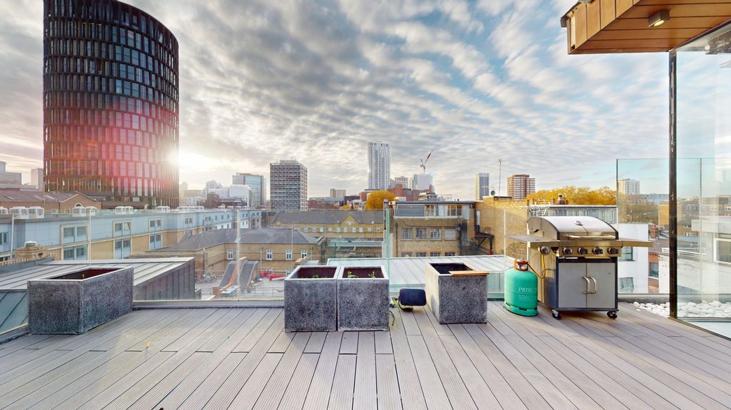 Property photo 2 of 30