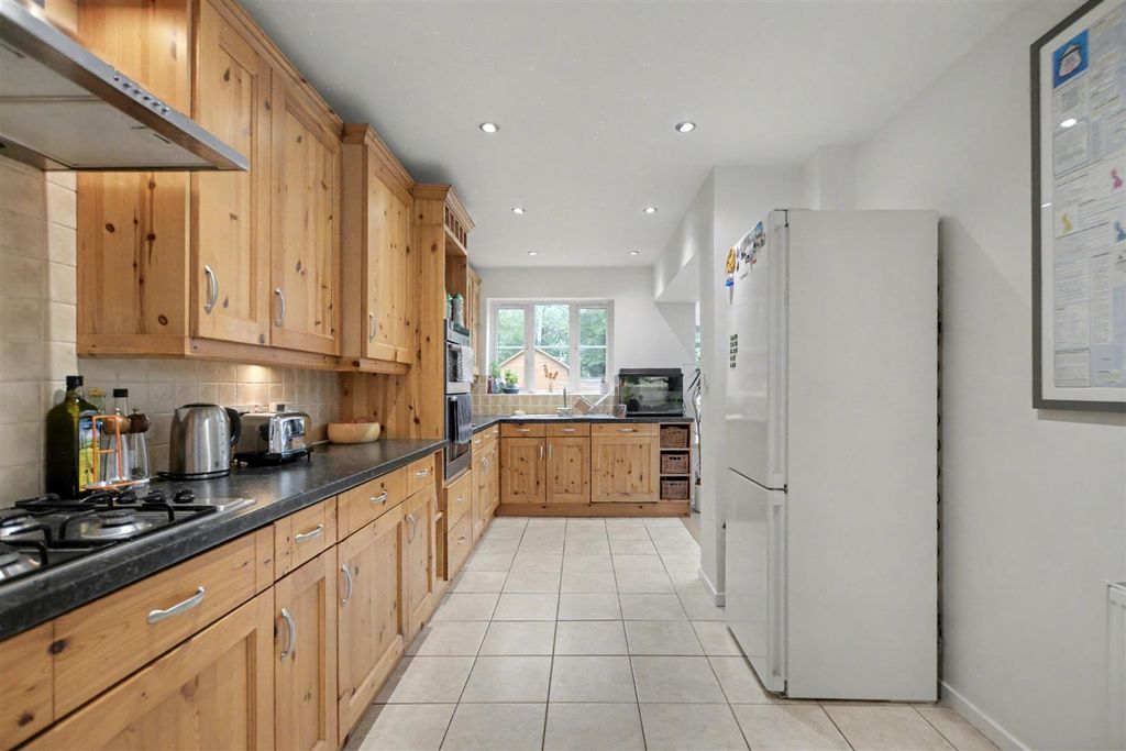 Property photo 3 of 28 Kitchen